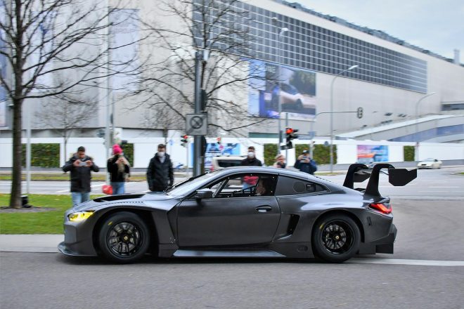 BMW M4 GT3の納車セレモニーの様子