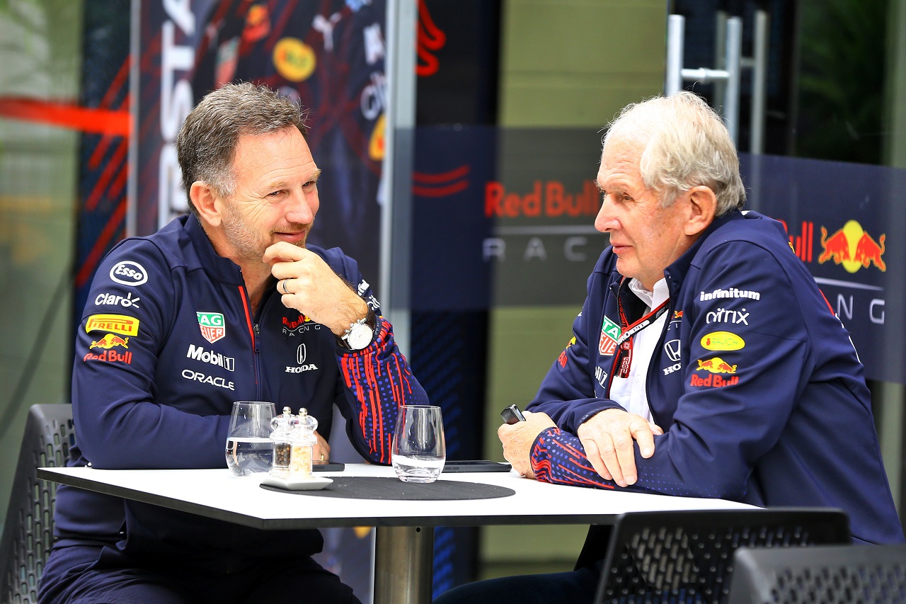 2021年F1第19戦ブラジルGP　クリスチャン・ホーナー（レッドブル・ホンダ代表）とヘルムート・マルコ（モータースポーツコンサルタント）
