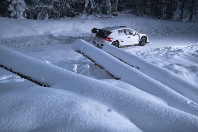 フレンチアルプスでテストを行うヒュンダイのラリー1規定車