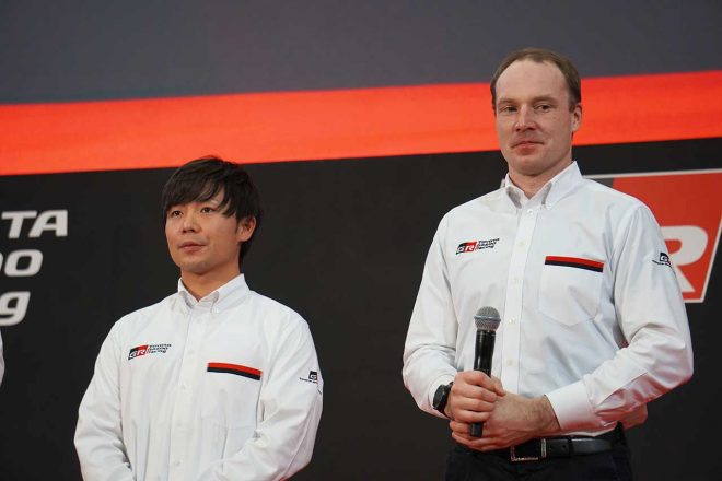 勝田貴元（左）とヤリ-マティ・ラトバラTOYOTA GAZOO Racing WRT チーム代表