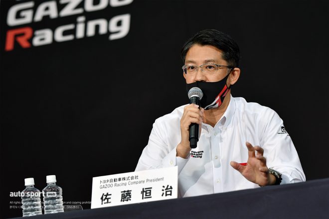 2022年体制発表会の質疑応答で発言するトヨタGRカンパニーの佐藤恒治プレジデント