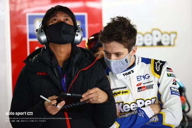 2021スーパーGT第8戦富士　KeePer TOM’S GR Supraの小枝正樹エンジニアとサッシャ・フェネストラズ
