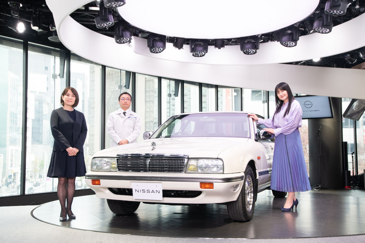 右から伊藤かずえさん、オーテックジャパンの松木氏、日産自動車の松村氏