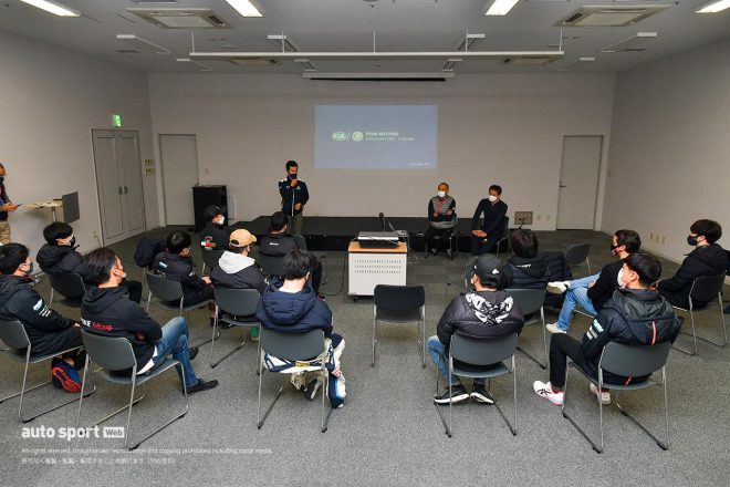 スーパーフォーミュラ鈴鹿合同テストの1日目、ドライバーたちで構成されるFRDAがレースディレクターと意見交換を行った。