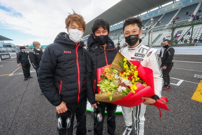 中嶋一貴を支えてきた小枝正樹エンジニア、大立健太エンジニアと。