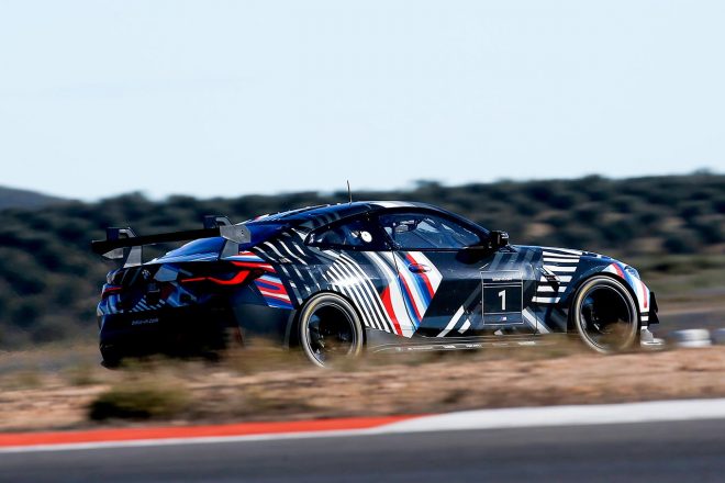 スペインのアルメリアで最初のテストを終えた新型BMW M4 GT4