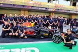 2021年F1第22戦アブダビGP　セルジオ・ペレス（レッドブル・ホンダ）とホンダF1田辺豊治テクニカルディレクター（右）