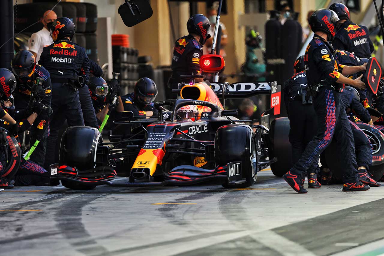 2021年F1第22戦アブダビGP　マックス・フェルスタッペン（レッドブル・ホンダ）のピットストップ