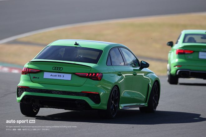 新型『Audi RS 3 Sedan』は、アウディで初めてquattroシステムにRSトルクスプリッターを採用。後輪の左右に駆動トルクを可変配分することで、コーナリング性能を飛躍的に高めている。
