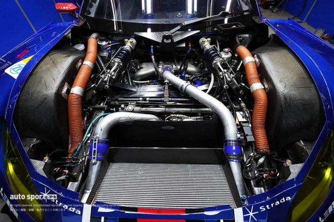 フロントに搭載された1994cc 水平対抗4気筒ターボ『EJ20』。最高出力は450ps／6250rpmだ。