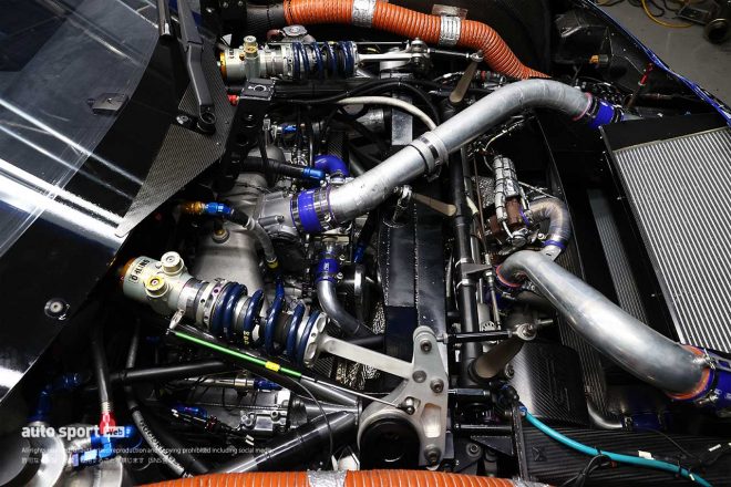 EJ20より前方には『ファーストバルク』と呼ばれる隔壁が設けられ、キャビンより伸びるサブフレーム類と接続。