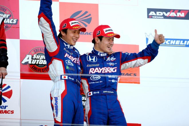 2010年、スーパーGTでコンビを組んだ伊沢拓也／山本尚貴組