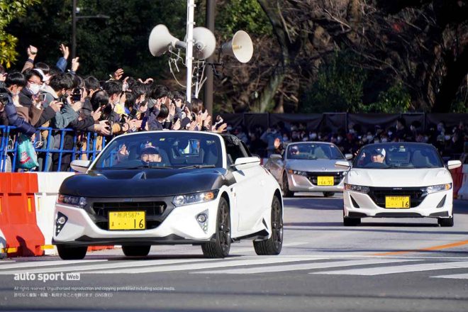 S660に乗ってパレードを行うドライバーたち