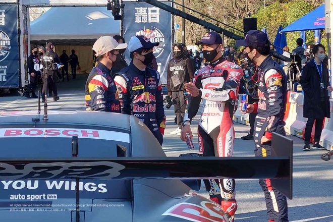 デモラン後に談笑する4名