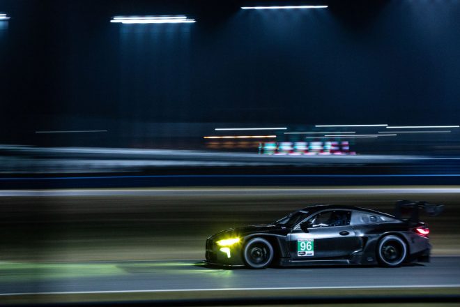 デイトナ・インターナショナル・スピードウェイでテストを行うBMW M4 GT3