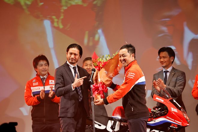 ヨシムラSERT Motul 2021年EWCチャンピオン獲得 祝勝会に登場した長瀬智也