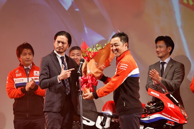 ヨシムラSERT Motul 2021年EWCチャンピオン獲得 祝勝会に登場した長瀬智也