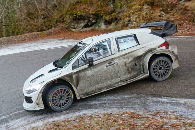 ティエリー・ヌービルがドライブするヒュンダイの新型WRCラリー1カー