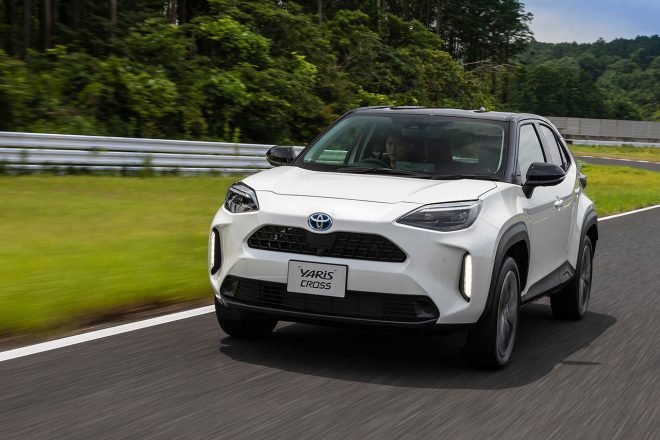 ヤリスクロスの最大の魅力は、高いレベルの走り。十分な動力性能を持つパワートレインに加えて、優れたシャシーがもたらす走行安定性は上位モデルに迫る実力を持つ。ガソリン車でもヤリスクロスの攻めの走りを十分に体感できるだろう。