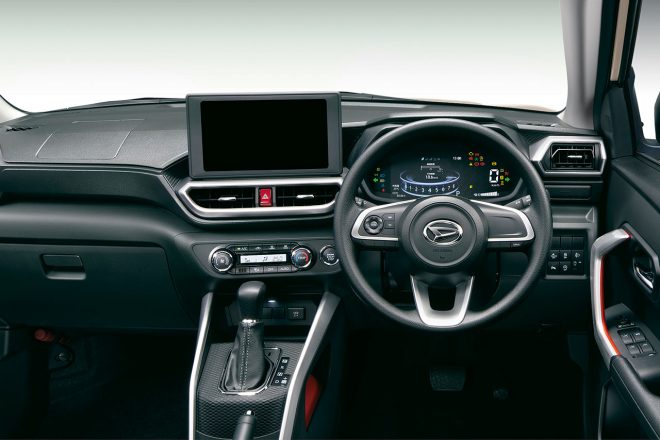 手に触れる部分の素材感はなかなか高く質感も侮れない、ロッキーのインパネまわり。他のトヨタ系SUVで標準装備のディスプレイオーディオがオプション設定となってしまうのは、残念な部分。