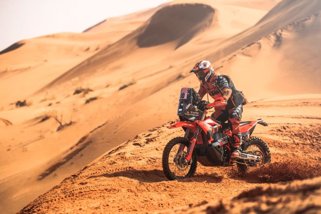 ダニロ・ペトルッチ(テック3KTMファクトリー・レーシング)は前日のデイリタイアからラリーに復帰し、ステージ3を22番手タイムで走破した ダカールラリー2022