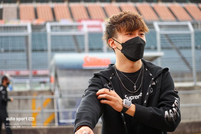 私服ではファッションを楽しんでいる牧野任祐