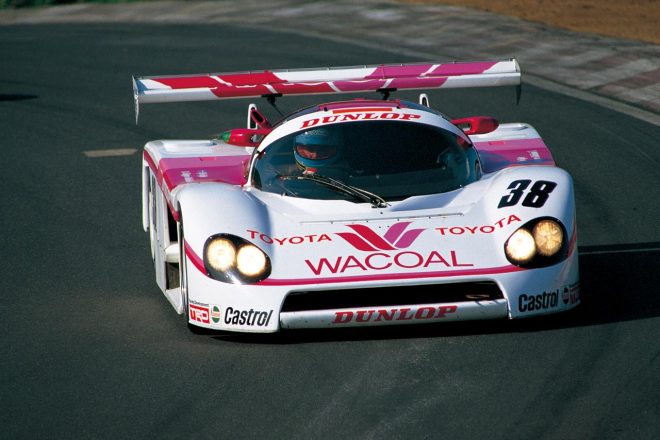 基本は同一車であるものの、童夢86Cと名乗る童夢が走らせた86C。独立式のリヤウイングを採用するなど、若干の相違点も見られた。1986年WEC IN JAPANでは、エイエ・エルグ、ベッベ・ガビアーニがドライブした。