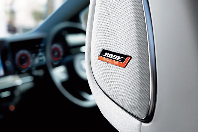ヘッドレストスピーカー付きのBOSEサウンドシステム