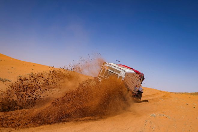 日野チームスガワラの菅原照仁（日野600ハイブリッド）　ダカールラリー2022