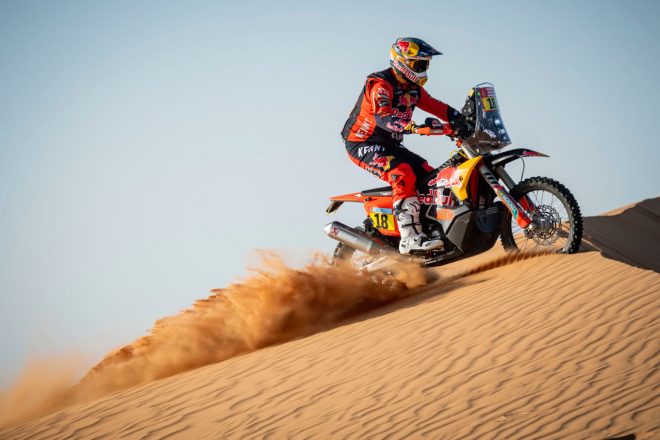 ステージ10で今大会初優勝を飾ったトビー・プライス（KTM450ラリー・ファクトリー・レプリカ）　ダカールラリー2022
