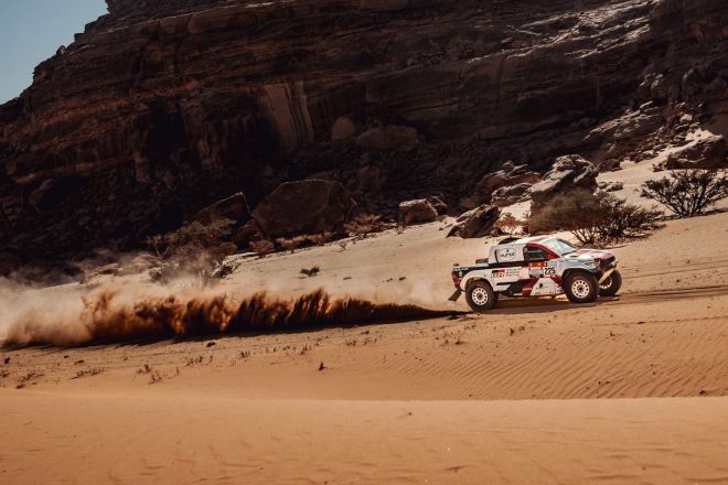 最終日のステージで今大会2度めとなるステージ優勝を飾ったヘンク・ラテガン／ブレット・カミングス（GRダカールハイラックスT1＋）　ダカールラリー2022