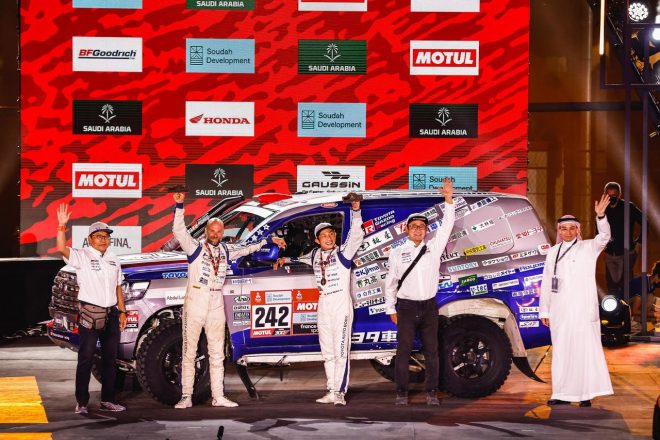 三浦昂／ローラン・リシトロイシター組（トヨタ・ランドクルーザー200）　ダカールラリー2022