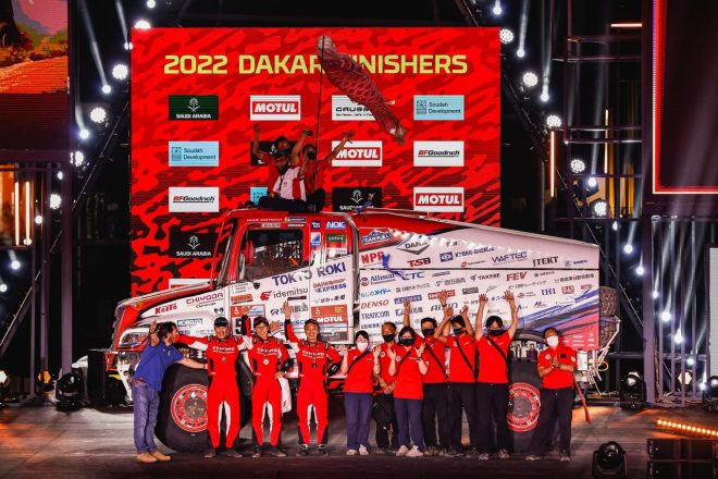 菅原照仁／染宮弘和／望月裕司組（日野600ハイブリッド）　ダカールラリー2022