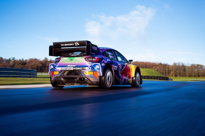 フォード・プーマ・ラリー1 走行イメージ（リヤ）