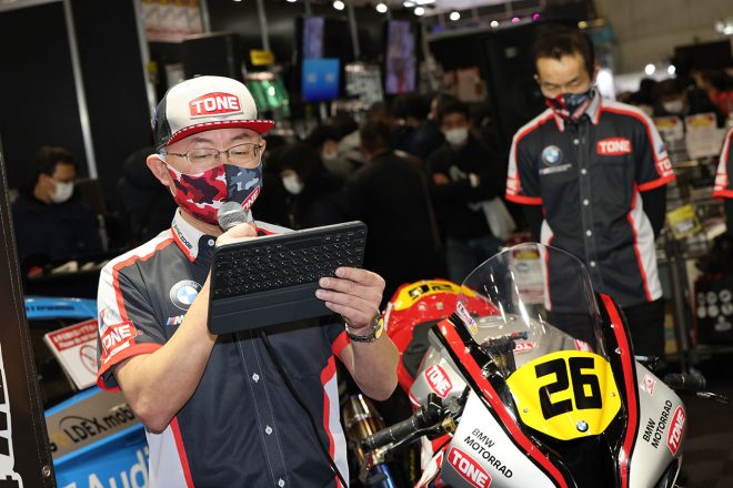 TONE RT SYNCEDGE4413 BMWの2022年チーム体制発表会の様子