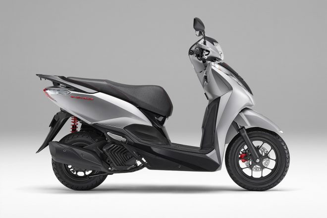 リード125（マットテクノシルバーメタリック）