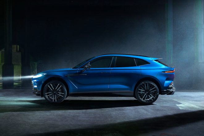 アストンマーティン DBX707