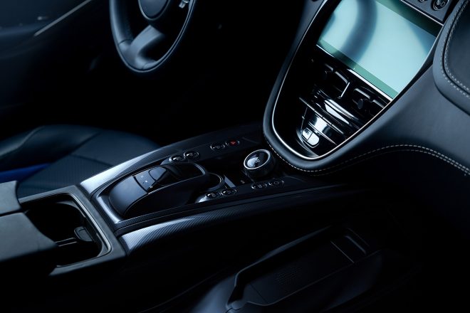 アストンマーティン DBX707