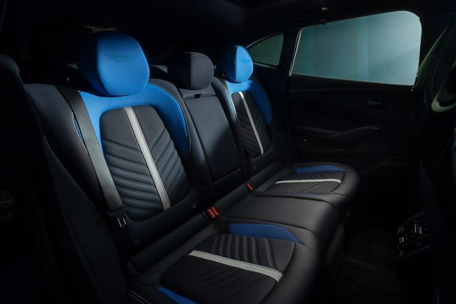 アストンマーティン DBX707