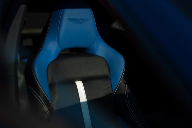 アストンマーティン DBX707