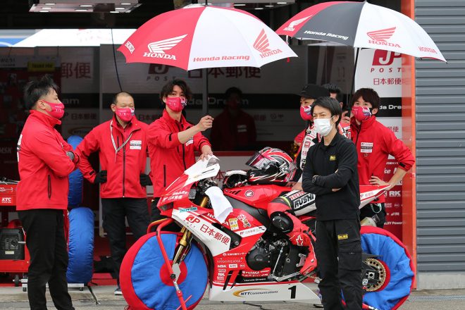 ピットスタートの高橋裕紀選手（日本郵便HondaDream TP）