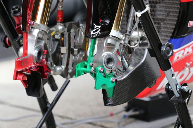 YOSHIMURA SERT MOTULのGSX-R1000には、2021年シーズンから許可されたブレーキエアダクトが装着されている