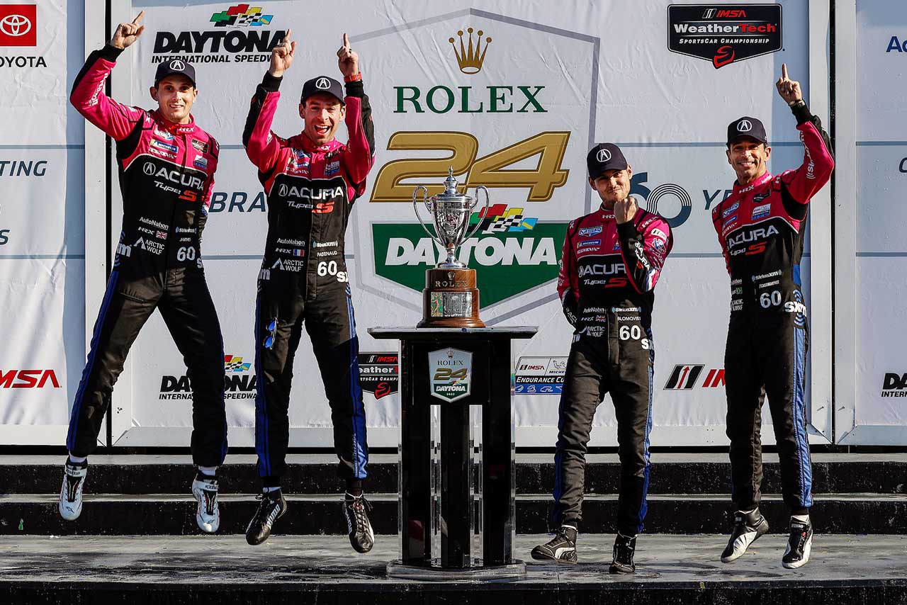 2022年デイトナ24時間レースを制したマイヤー・シャンク・レーシング60号車アキュラARX-05のドライバー。左からオリバー・ジャービス、シモン・パジェノー、トム・ブロンクビスト、エリオ・カストロネベス