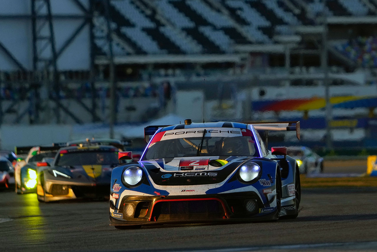 2022年デイトナ24時間レースで、GTDプロクラスのトップ争いを演じ、3位に入ったKCMGの2号車ポルシェ911 GT3 R