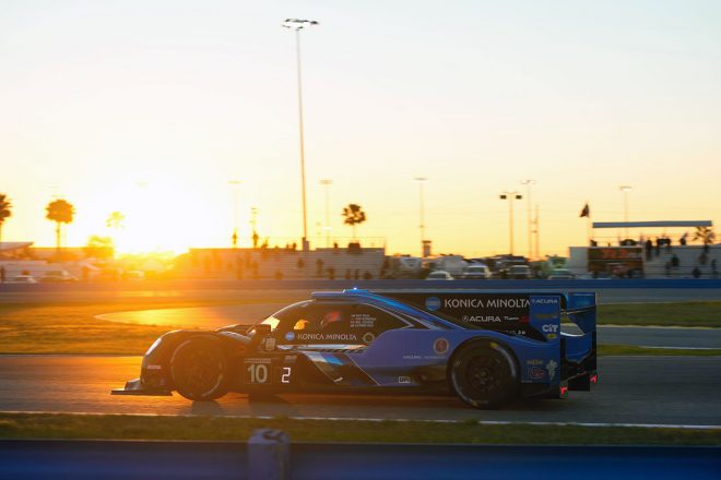 デイトナ・インターナショナル・スピードウェイを走るWTRのアキュラARX-05