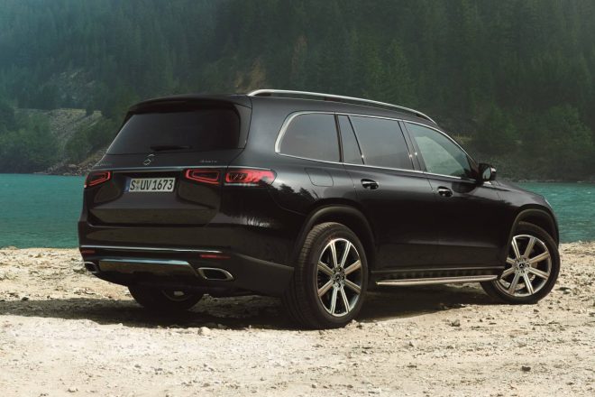 3列使用時のラゲッジ容量は470リットルで、シートをすべて格納した場合は最大2400リットルまで荷室容積を拡大することが可能に