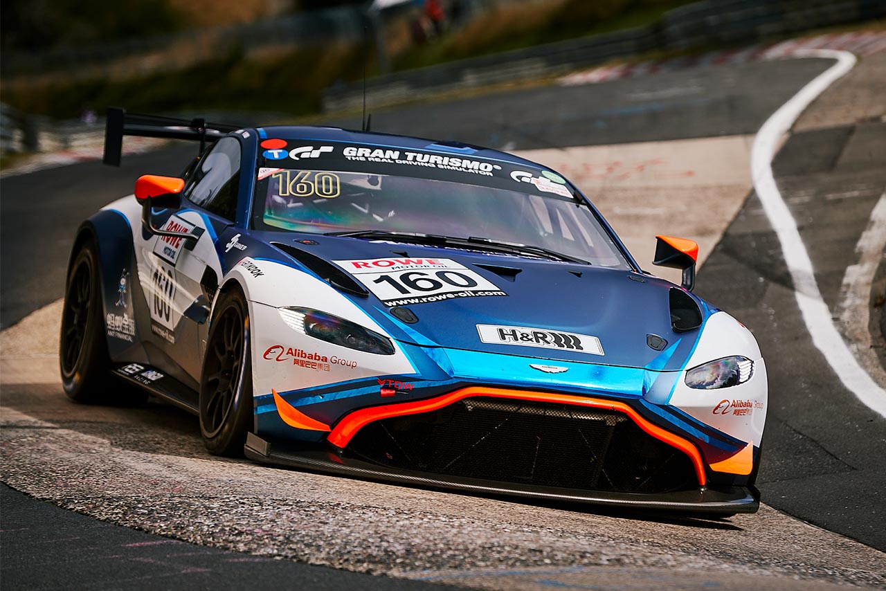 ニュルブルクリンクに登場したアストンマーティン・バンテージGT8R。GT4よりもダウンフォースが大きい車両だ。