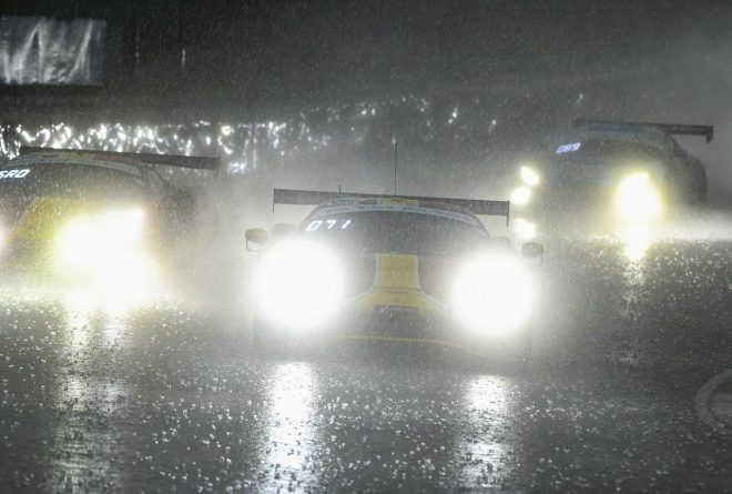 強い雷雨となったキャラミ9時間の予選の様子
