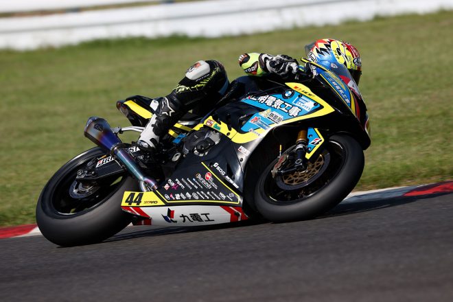 BMW S1000RRを駆る関口太郎（SANMEI Team TARO PLUSONE）