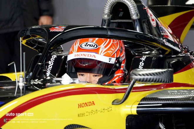 SF19に乗り込む松下信治